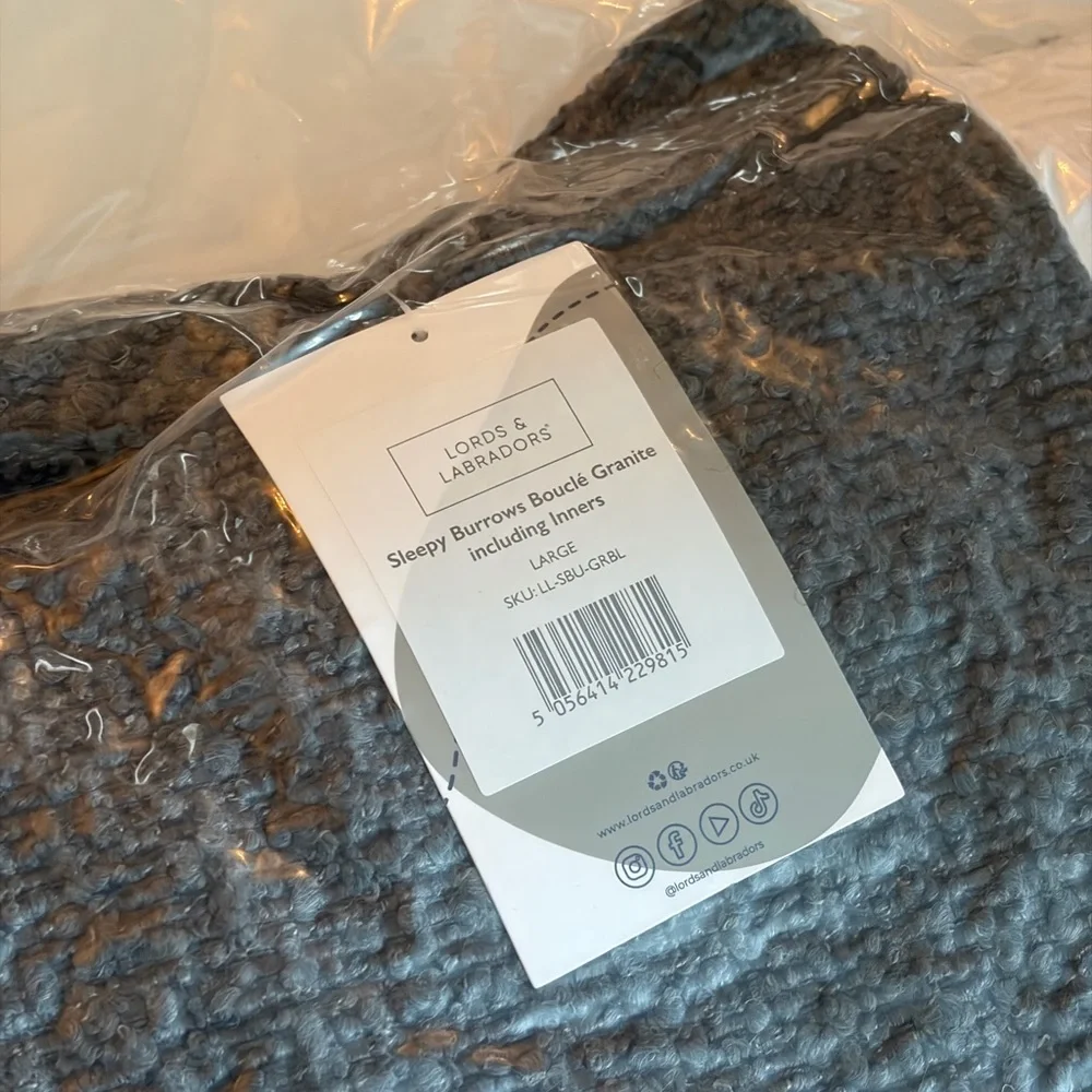 NWT and Sealed: Sleepy Burrows Pet Bed in Granite Bouclé by Lords & Labradors
